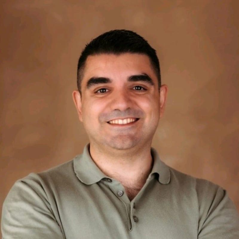 Arash, co-founder of HeyHuma